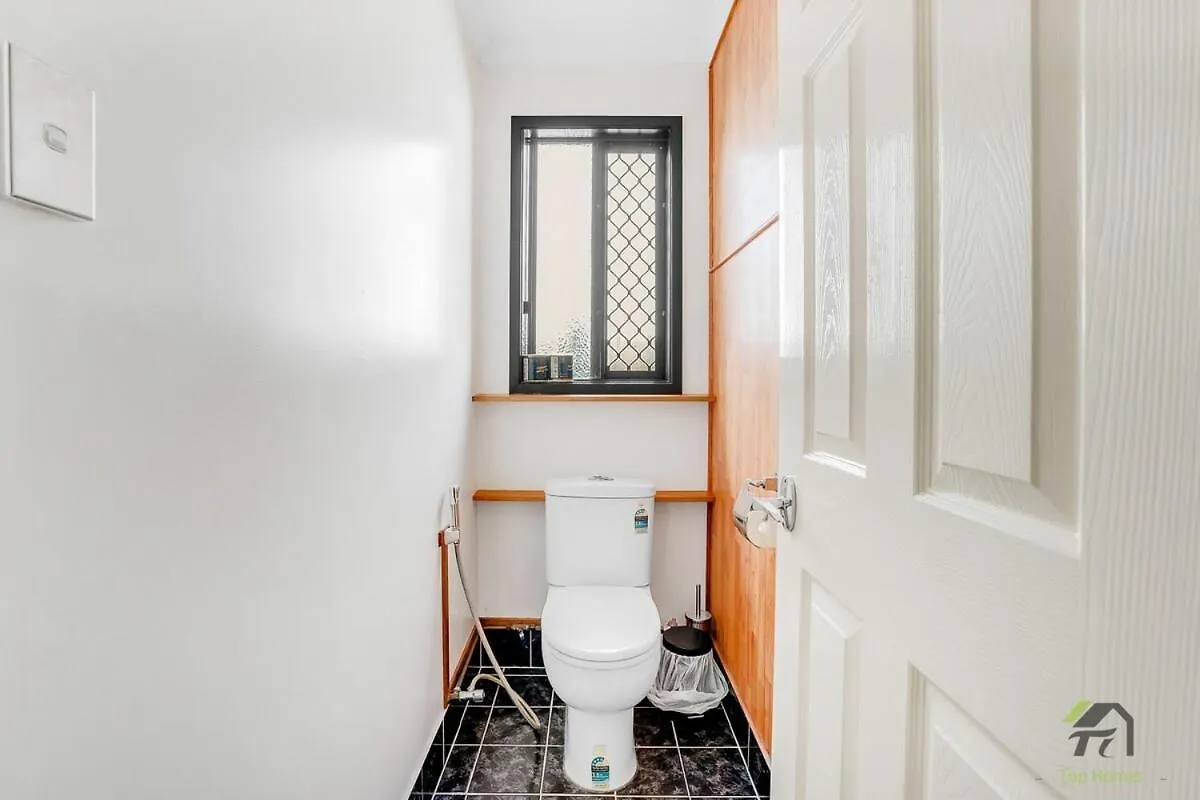 Quiet 5 Bedrooms House Located Springfield Lake Springfield Lakes 0*,  Australia