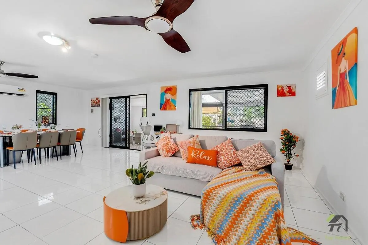 Quiet 5 Bedrooms House Located Springfield Lake Springfield Lakes Holiday home