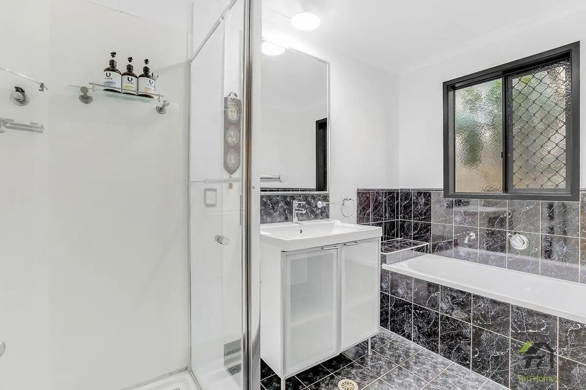 Quiet 5 Bedrooms House Located Springfield Lake Springfield Lakes
