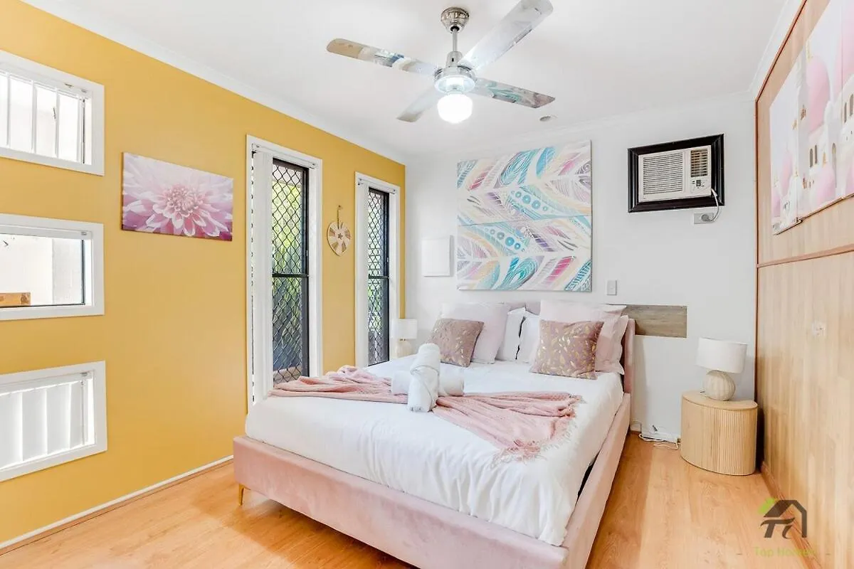 Quiet 5 Bedrooms House Located Springfield Lake Springfield Lakes 0*,  Australia